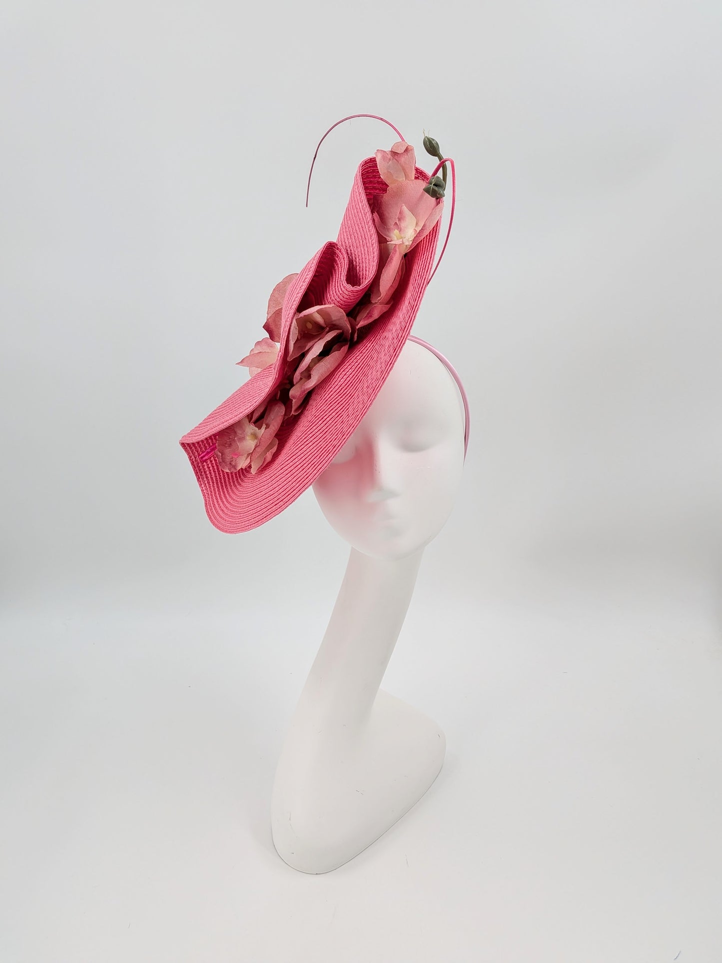 Kentucky Derby hats
Kentucky Derby fascinators
Derby hats Louisville
Louisville Derby hats
Derby headpieces
Kentucky Derby fashion 2026
Derby outfit hats
Churchill Downs hats
race day hats
Derby style hats
