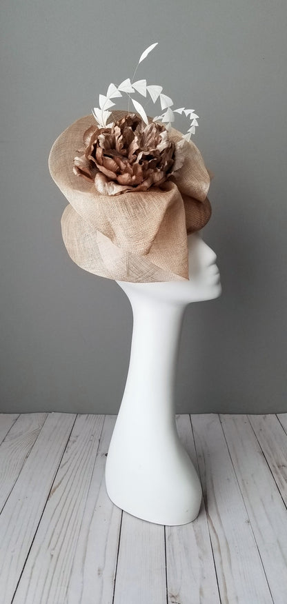 Neutral fascinator at Hat Haven hat shop in Louisville, Kentucky, Kentucky Derby hats and fascinators, hatinators, wedding hats, mother of the bride hats, bridal headwear, men's hats, Derby hats Louisville, Ascot hats, Melbourne Cup hats, millinery, custom hats, hat maker Louisville