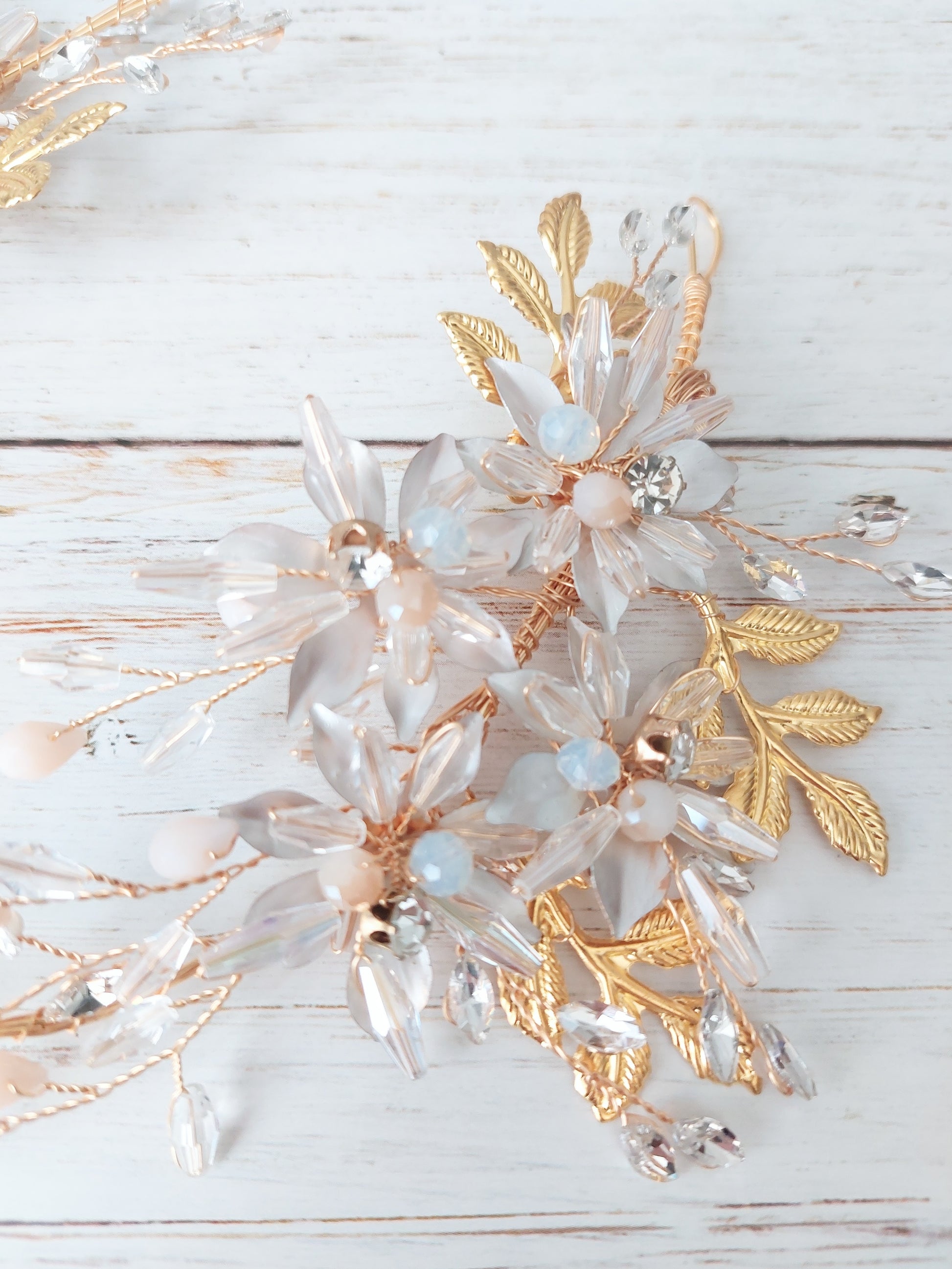 Hat Haven bridal headpieces, bridal hair accessories, bridal head wear, wedding hair accessories, wedding hats, fascinators, bridal wedding accessories, wedding bridal tiara, bridal crown.