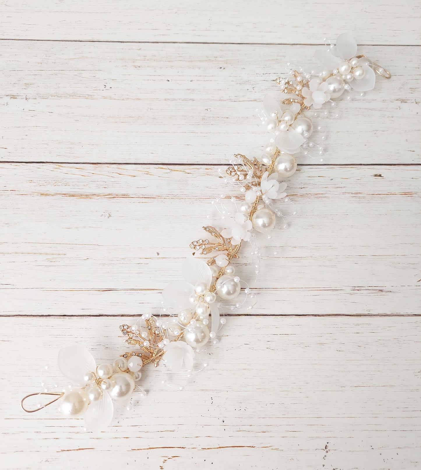 Hat Haven bridal headpieces, bridal hair accessories, bridal head wear, wedding hair accessories, wedding hats, fascinators, bridal wedding accessories, wedding bridal tiara, bridal crown.