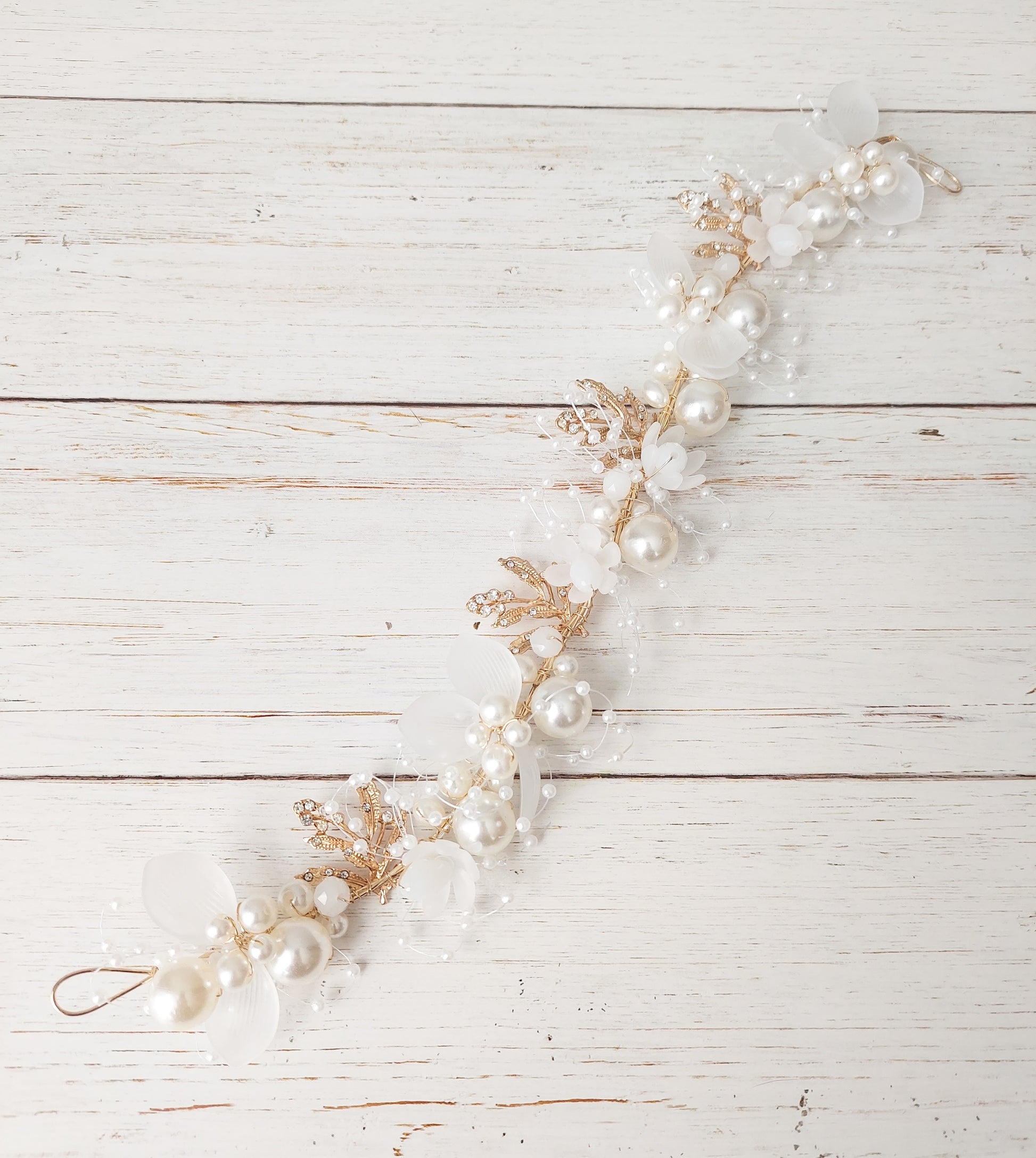 Hat Haven bridal headpieces, bridal hair accessories, bridal head wear, wedding hair accessories, wedding hats, fascinators, bridal wedding accessories, wedding bridal tiara, bridal crown.