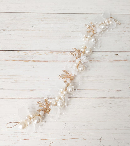 Hat Haven bridal headpieces, bridal hair accessories, bridal head wear, wedding hair accessories, wedding hats, fascinators, bridal wedding accessories, wedding bridal tiara, bridal crown.