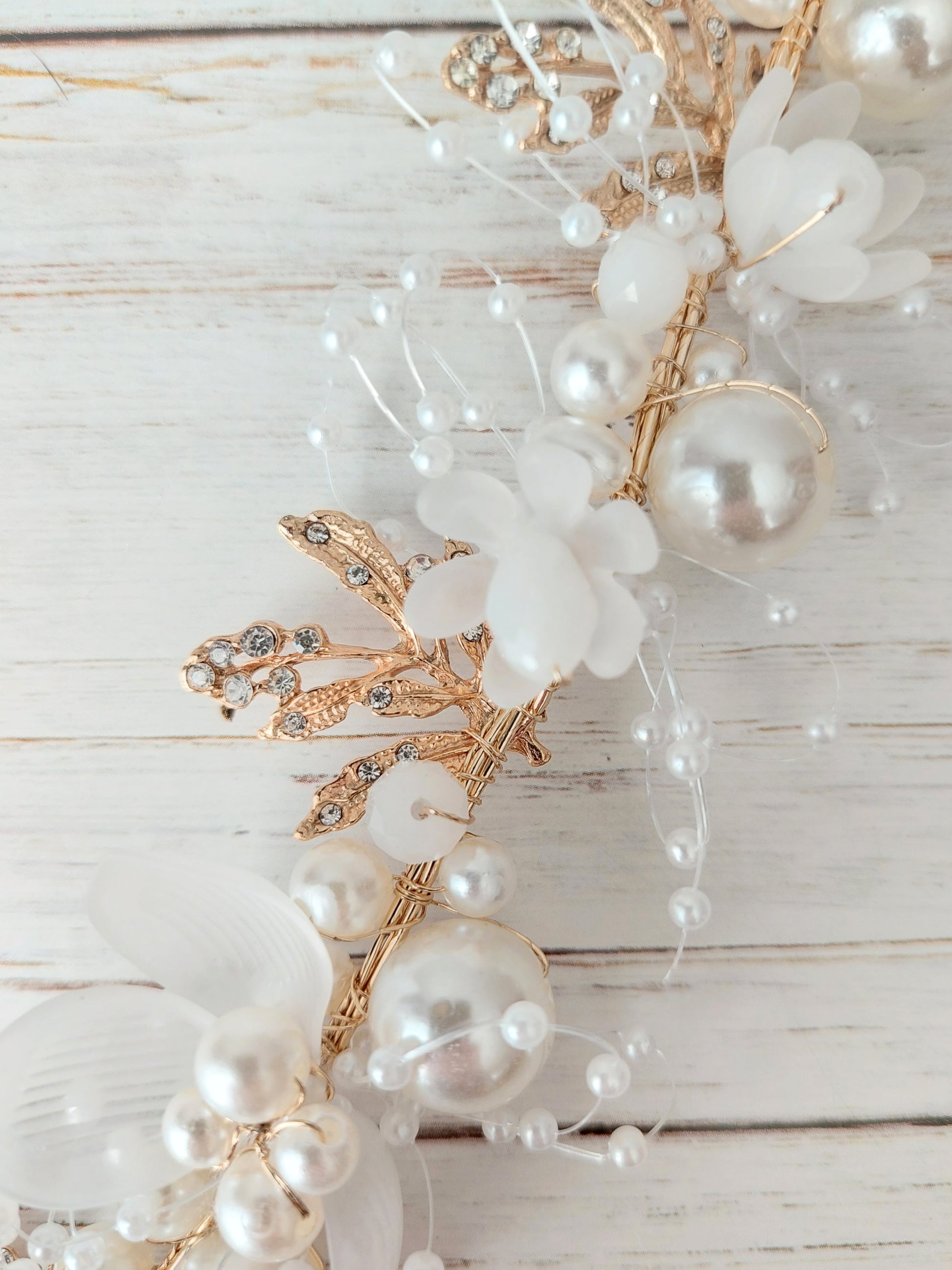 Hat Haven bridal headpieces, bridal hair accessories, bridal head wear, wedding hair accessories, wedding hats, fascinators, bridal wedding accessories, wedding bridal tiara, bridal crown.