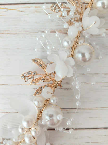 Hat Haven bridal headpieces, bridal hair accessories, bridal head wear, wedding hair accessories, wedding hats, fascinators, bridal wedding accessories, wedding bridal tiara, bridal crown.