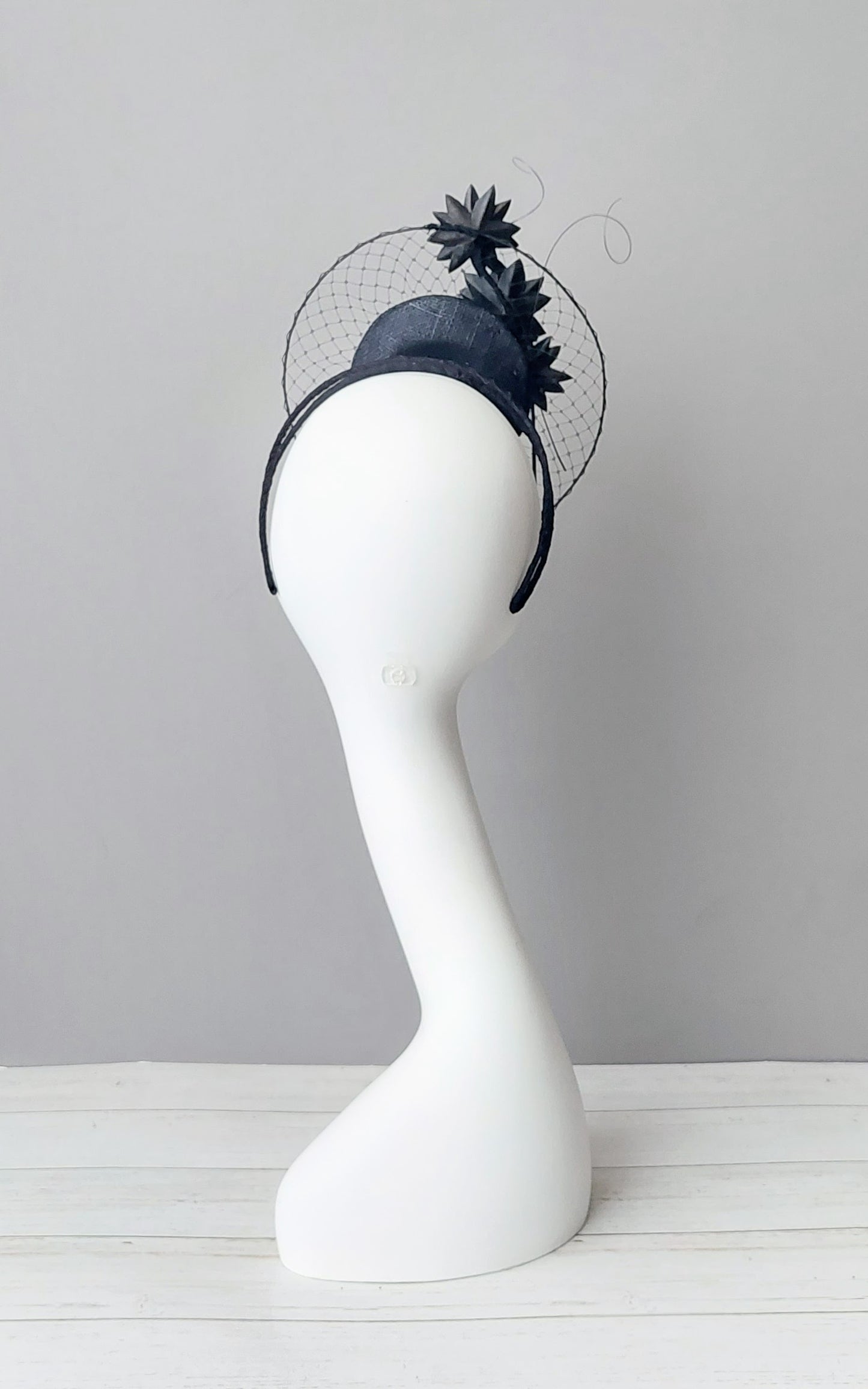 Hat Haven - Best Kentucky Derby hats in Louisville! Custom hats, fascinators, men's hats, bridal head wear, dress hats, Derby hats, Ascot hats, Fashion on the Field, hat maker, millinery hat shop in Louisville. Veiled percher fascinator.