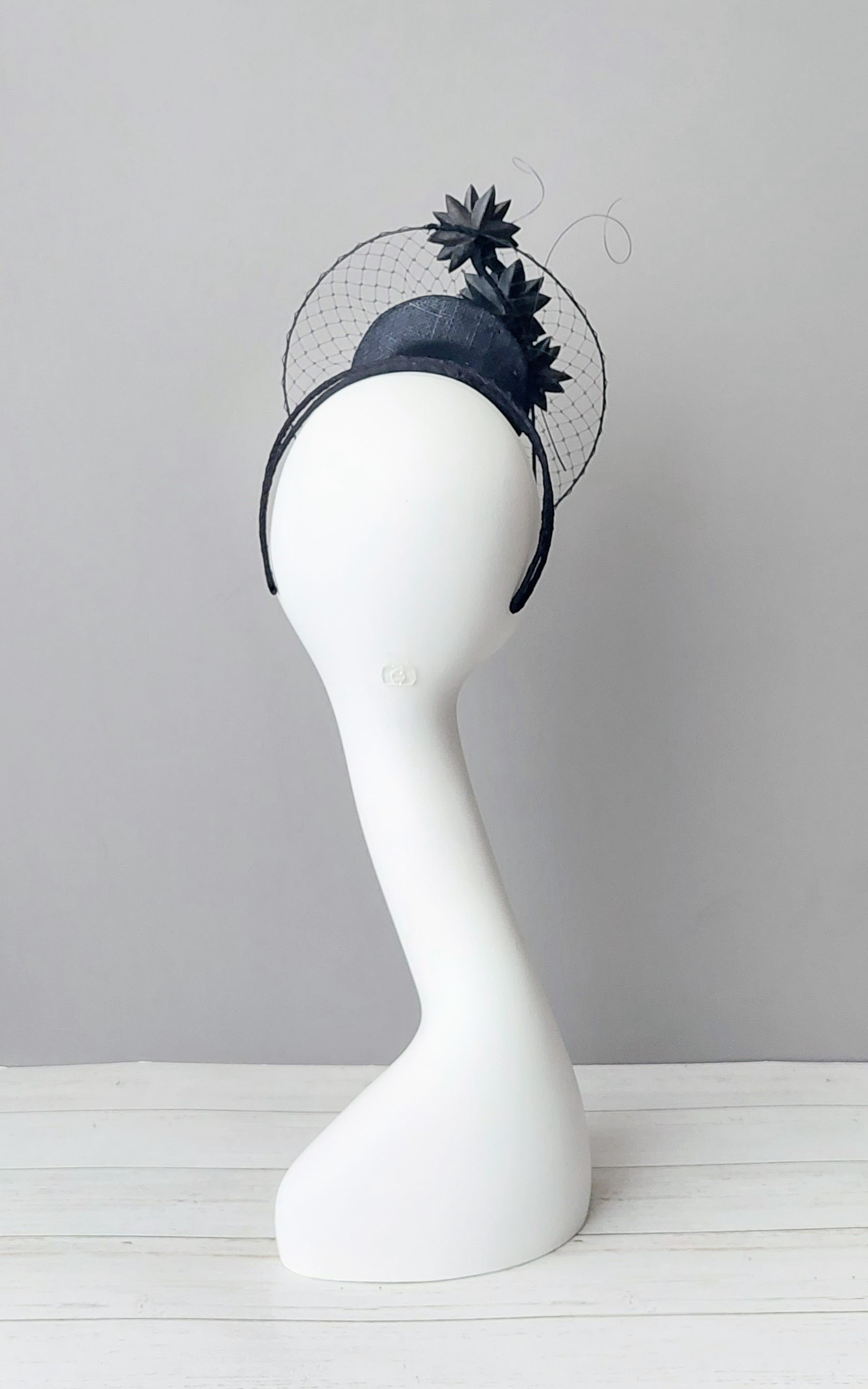 Hat Haven - Best Kentucky Derby hats in Louisville! Custom hats, fascinators, men's hats, bridal head wear, dress hats, Derby hats, Ascot hats, Fashion on the Field, hat maker, millinery hat shop in Louisville. Veiled percher fascinator.